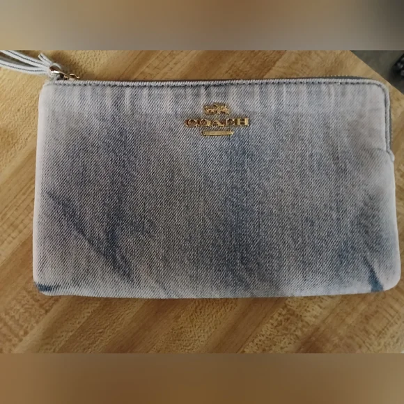 COACH NWT Washed Denim Large Wristlet - Picture 5 of 8